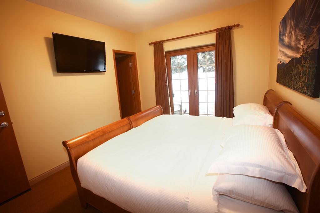 Вілла Whistler Alpine Chalet Retreat & Wellness Екстер'єр фото