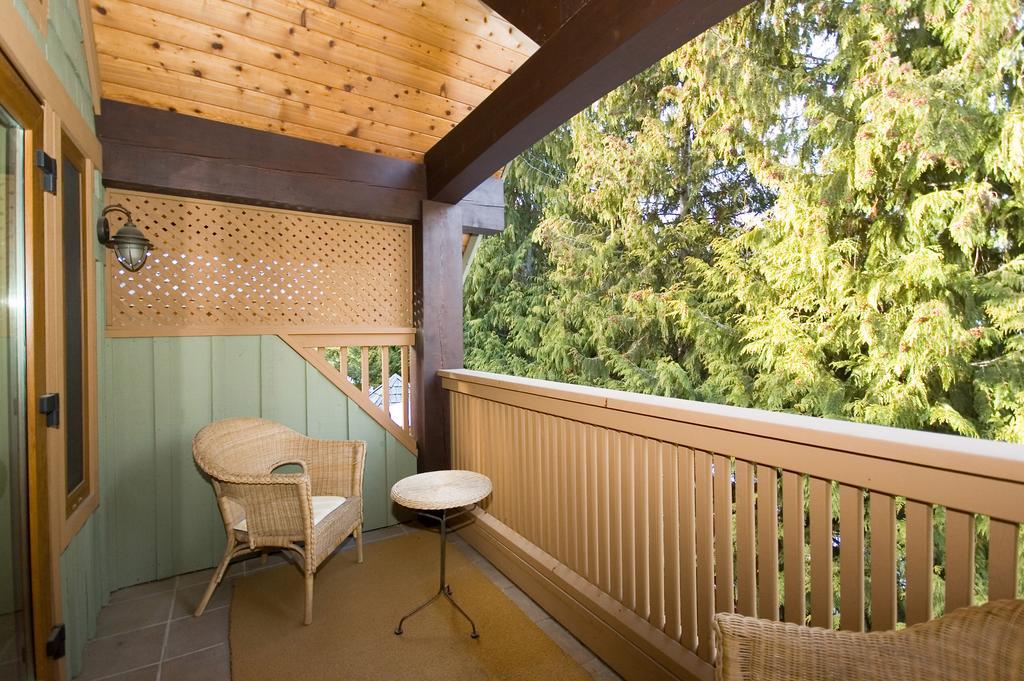 Вілла Whistler Alpine Chalet Retreat & Wellness Екстер'єр фото