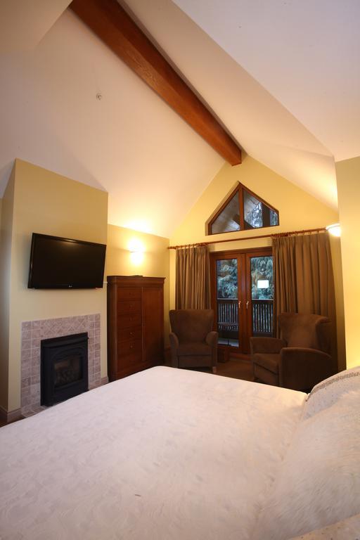 Вілла Whistler Alpine Chalet Retreat & Wellness Номер фото