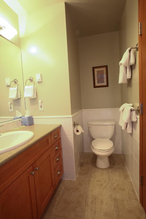 Вілла Whistler Alpine Chalet Retreat & Wellness Номер фото