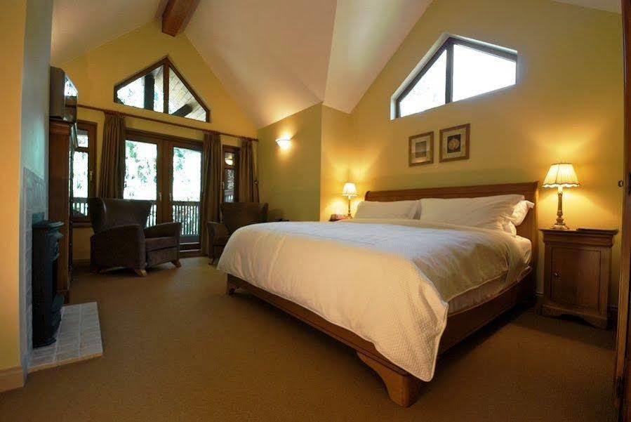 Вілла Whistler Alpine Chalet Retreat & Wellness Екстер'єр фото