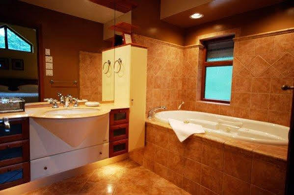 Вілла Whistler Alpine Chalet Retreat & Wellness Номер фото